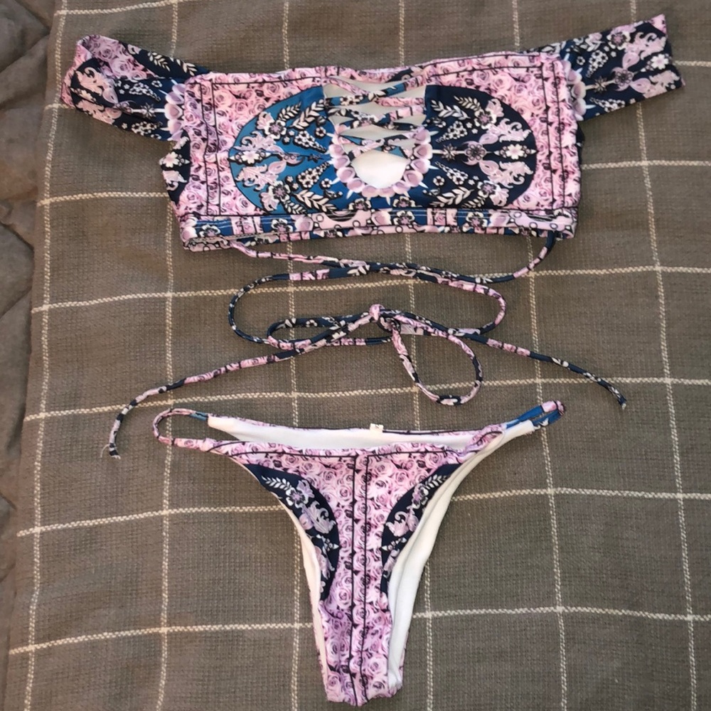 Off the shoulder bikini set